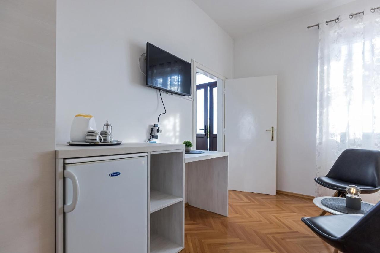 מליני Guest House Anna מראה חיצוני תמונה